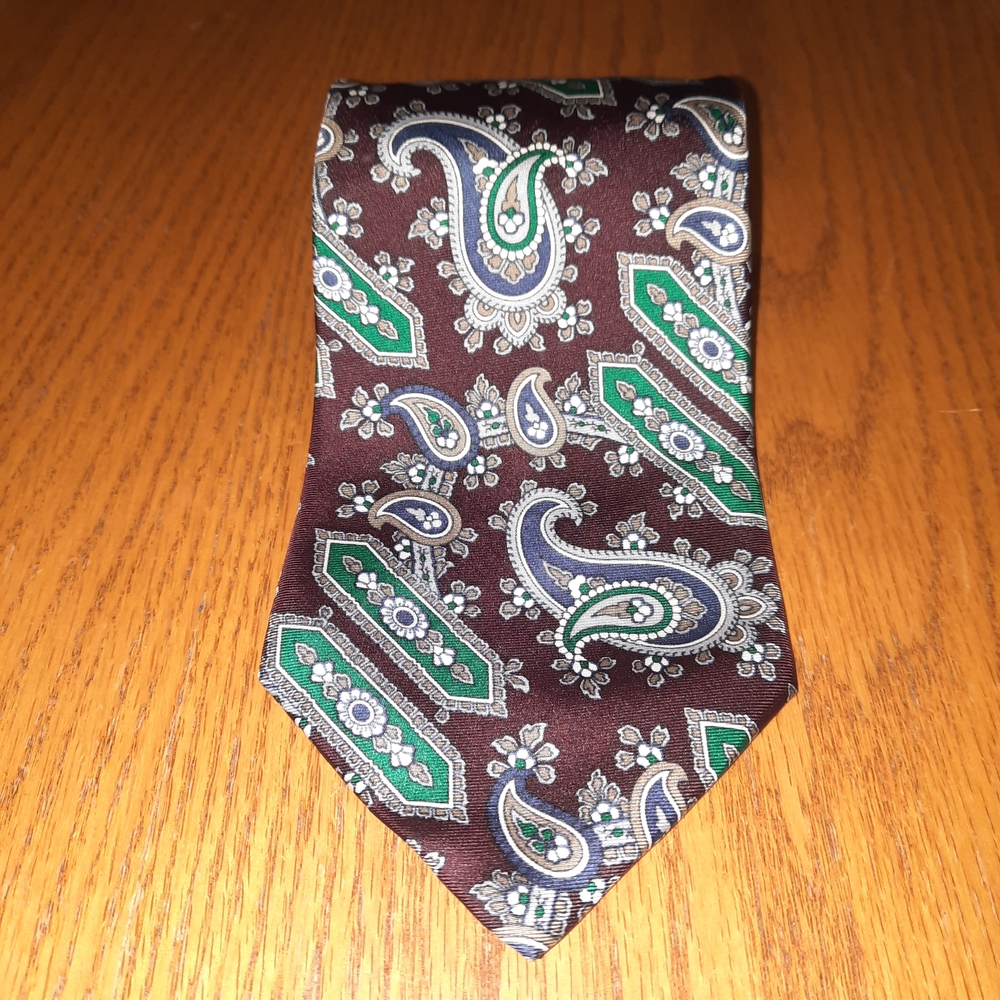 🟢🔴 Stafford Green & Red Paisley Silk Tie – Luxe & Eye-Catching